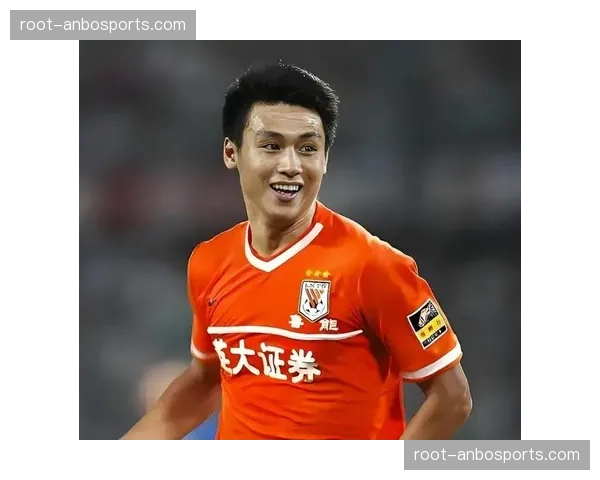 李小恒替补登场表现 泰山年轻球员获得成长机会